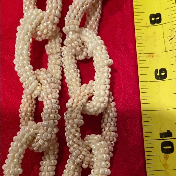 Elegant Cream Beaded Necklace with robe detail - Picture 10 of 13